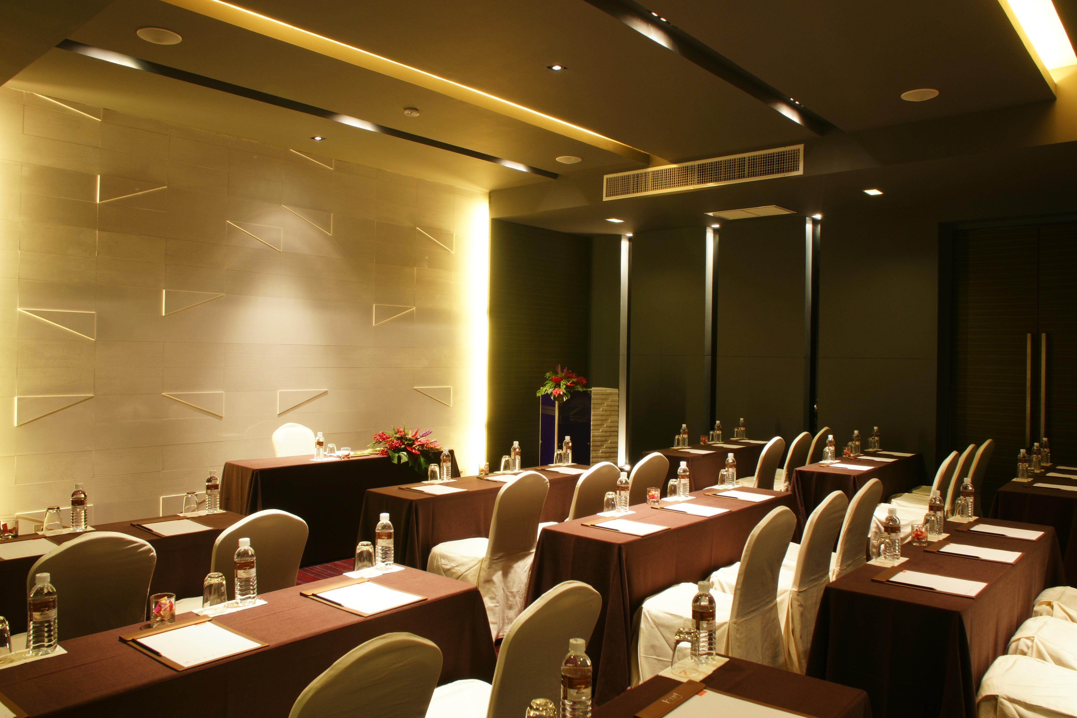 Z Through By The Zign Hotell Pattaya Exteriör bild